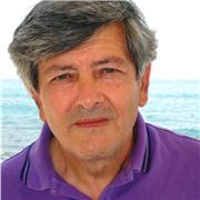 Laureato in Giurisprudenza, Scienze Politiche e specialista in studi sulla Pubblica Amministrazione